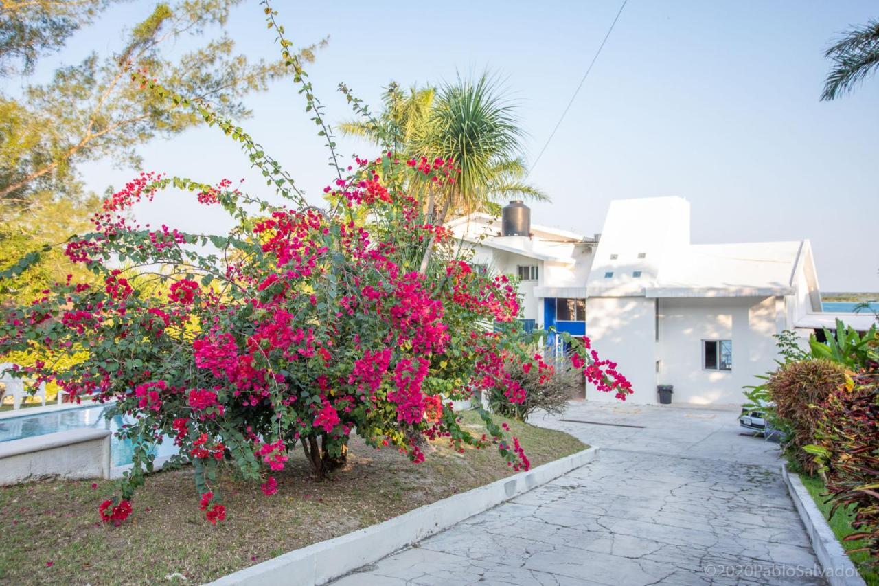 Casa Sol Y Luna Bacalar Bed & Breakfast Dış mekan fotoğraf